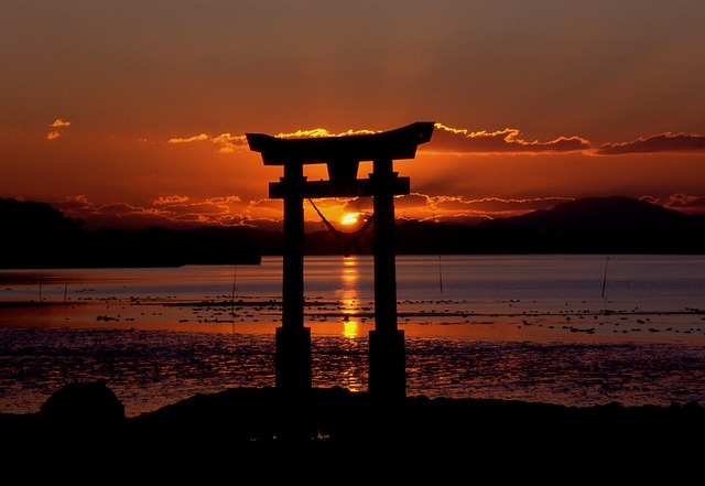 夜の巷を徘徊するキムタクとマツコがいなりずしを食べた神社はどこ アクセス方法は ゆるりデイズ